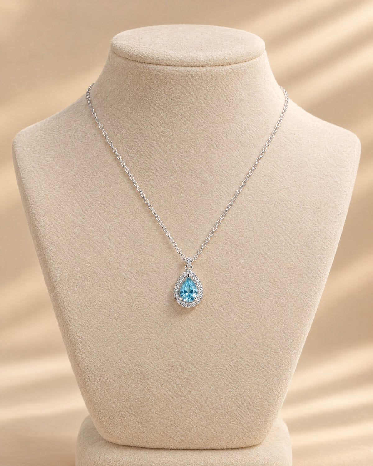 Teardrop Halo Necklace close-up - Glimvora
