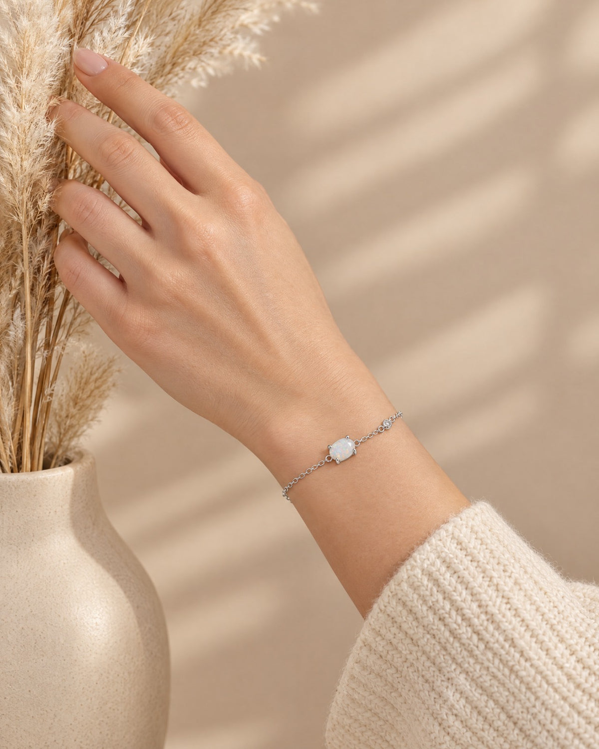White Opal Oval Chain Bracelet detail - Glimvora