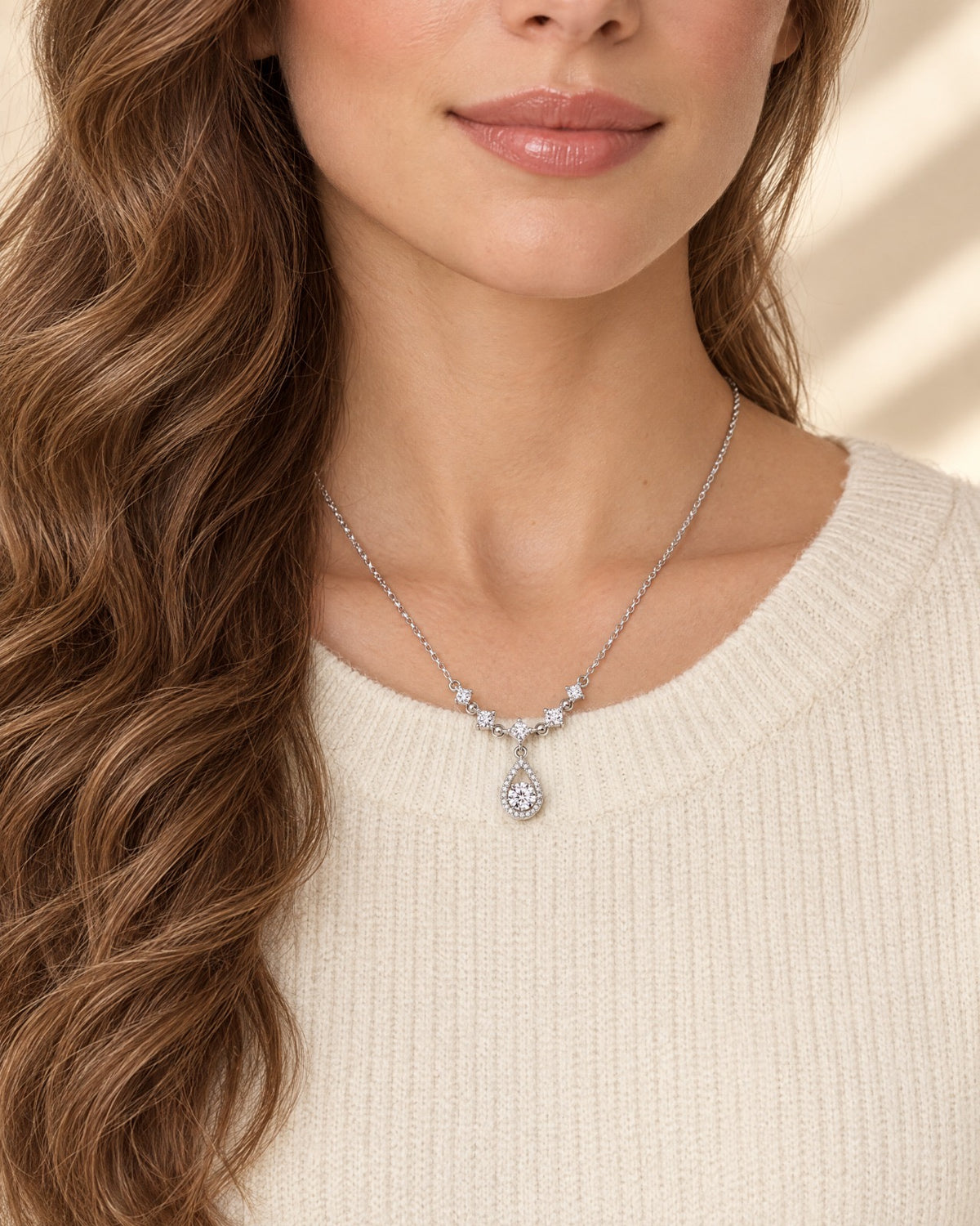 Mermaid's Tear Teardrop Necklace pendant detail - Glimvora