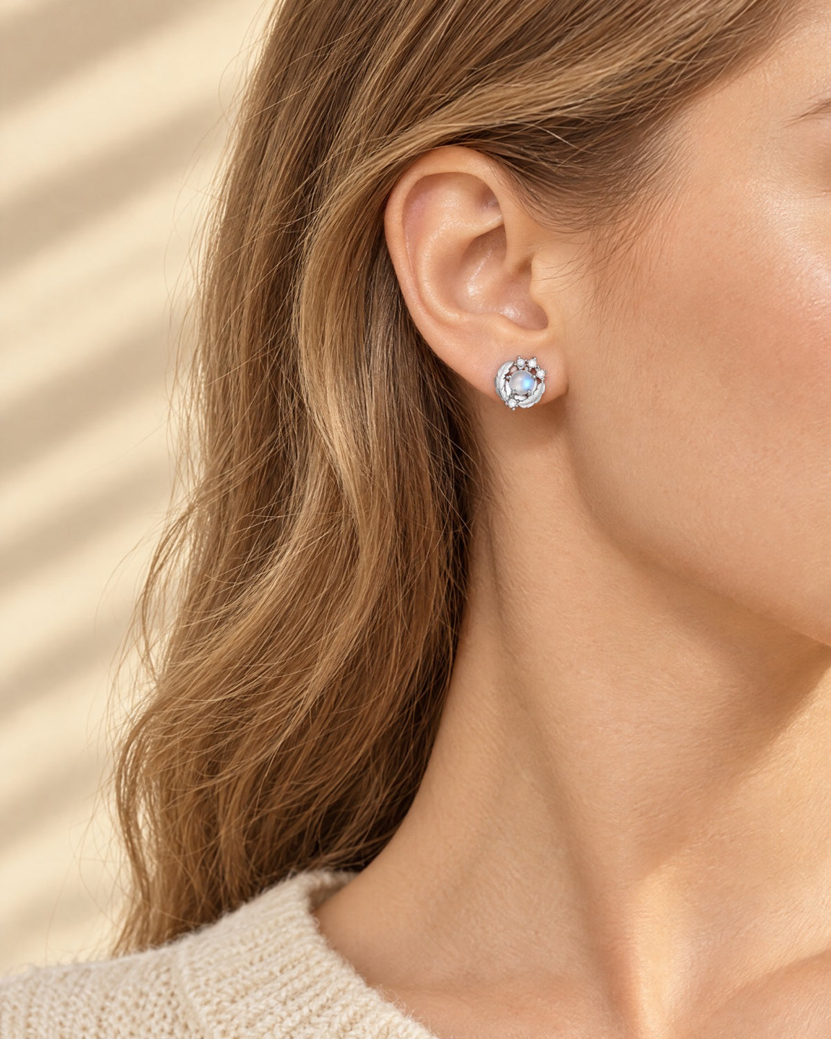 Feather Aurora Stud Earrings detail - Glimvora